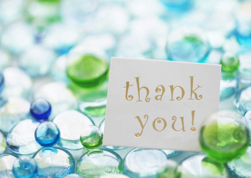 无人,横图,俯视,室内,特写,白天,游戏,玩具,父亲节,许多,阴影,节日,朦胧,模糊,庆祝,透明,光线,英文,标志,文字,影子,字符,字母,贺卡,水晶,祝福,玩,文化,娱乐,标识,弹珠,排列,绿色,卡片,庆典,休闲,益智,活动,纪念,英文字母,队列,发泄,消遣,欣赏,智力,礼仪,弹球,祝愿,感恩,宣泄,美观,玩耍,嬉戏,彩图,高角度拍摄