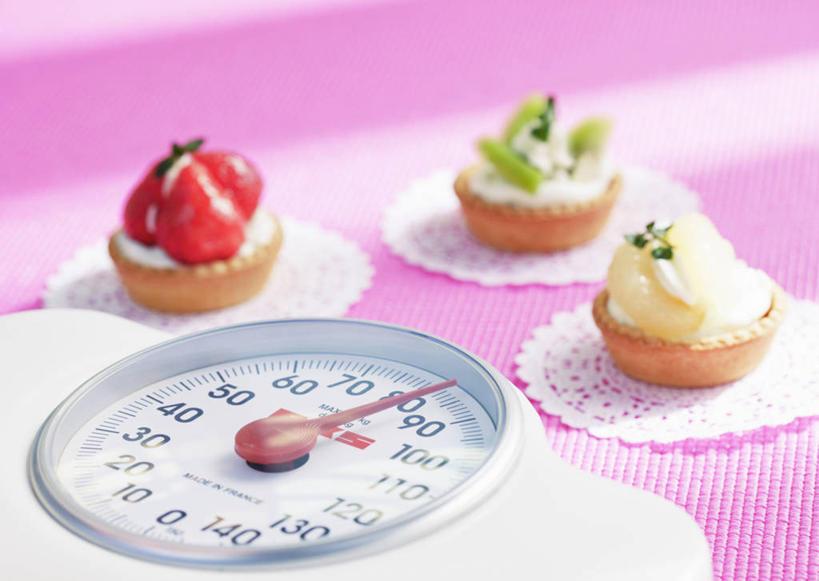 点心,无人,横图,俯视,室内,特写,白天,仪器,水果,纺织品,阴影,朦胧,模糊,新鲜,反射,布,影子,生食,食品,甜点,甜品,果实,蕾丝,织物,生活,食物,糕点,三个,垫子,甜食,健康,有机食品,绿色食品,布匹,衡量,体重,计量,衡器,健康秤,秤,体重秤,彩图,高角度拍摄,镂空织物