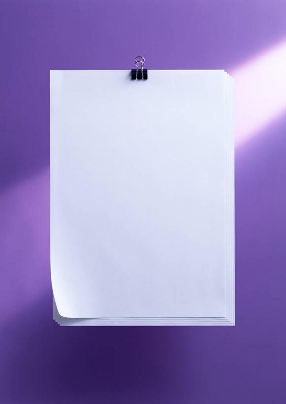 无人,竖图,室内,特写,白天,正面,静物,金属制品,阴影,紫色背景,反射,金属,影子,纸,办公用品,长尾夹,复印纸,纸张,一个,白色,夹子,学习用品,摄影,影棚,单个,文具用品,燕尾夹,空白,彩图,影棚拍摄,拍摄