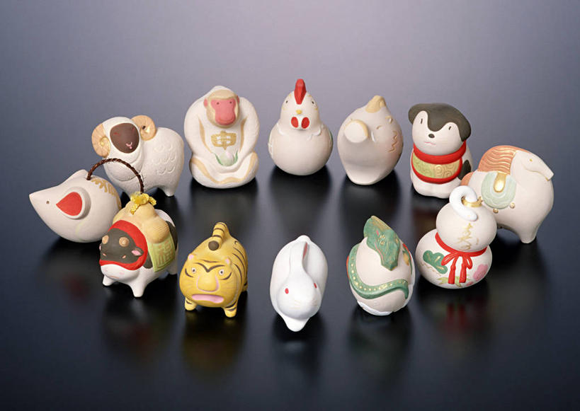 无人,横图,俯视,室内,特写,白天,虎,狗,猴,鸡,马,牛,羊,猪,静物,雕塑,许多,阴影,灰色背景,艺术,装饰,环绕,围绕,反射,龙,蛇,雕刻,雕像,影子,环抱,文化,传统,十二生肖,动物,工艺品,属相,摄影,生肖,影棚,纪念,鼠,兔,美术,子,丑,寅,卯,辰,巳,午,未,申,酉,戌,主题,陈列,功能,美学,兽历,萦绕,彩图,高角度拍摄,影棚拍摄,拍摄,亥