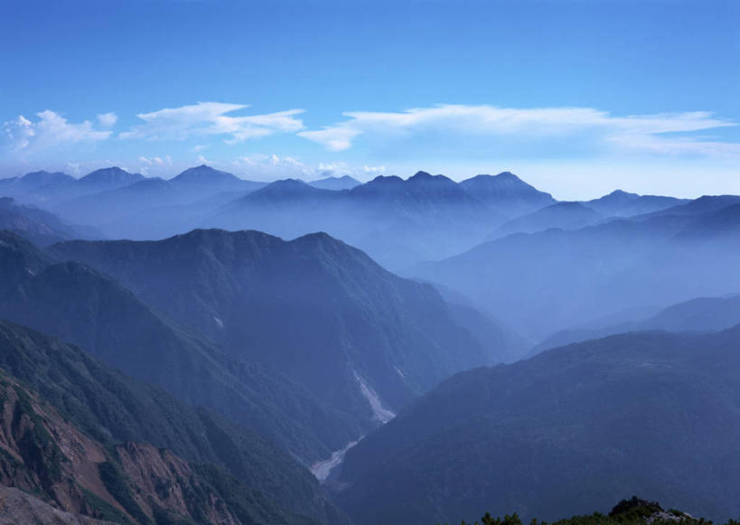 无人,横图,室外,白天,正面,旅游,度假,石头,美景,山,山脉,雾,富山县,日本,亚洲,阴影,朦胧,模糊,光线,石子,影子,景观,山峰,云,云朵,山峦,云彩,娱乐,蓝色,白云,蓝天,天空,阳光,自然,群山,天,享受,休闲,景色,放松,晴朗,迷雾,自然风光,东亚,本州,本州岛,日本国,中部地方,日本阿尔卑斯山脉,富山,石块,岩石,大雾,晴空,彩图