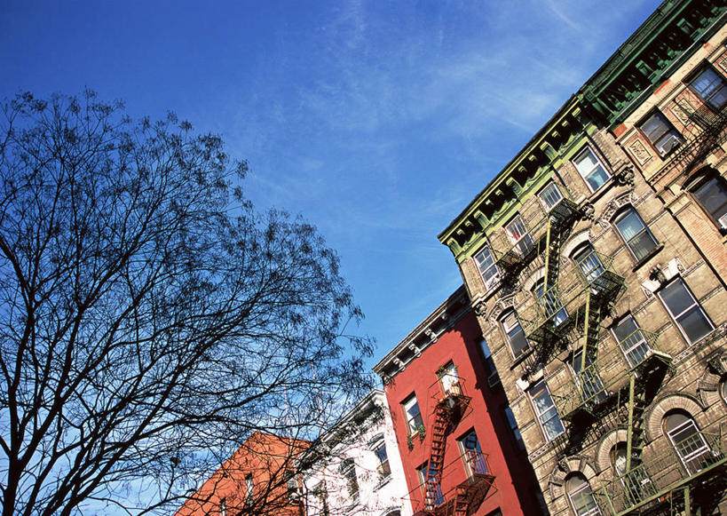 无人,家,栏杆,横图,室外,白天,仰视,度假,美景,植物,窗户,楼梯,城市风光,城市,纽约,美国,阴影,光线,扶手,影子,房屋,阶梯,屋子,景观,乡村,云,云朵,公寓,曼哈顿,枝条,云彩,娱乐,洋房,护栏,楼房,玻璃窗,台阶,住宅,树,树木,树枝,蓝色,白云,蓝天,天空,阳光,村庄,天,享受,休闲,景色,放松,晴朗,北美,北美洲,美洲,纽约州,帝国之州,帝国州,北亚美利加洲,亚美利加洲,格林威治村,格林尼治村,西村,虬枝,枝杈,晴空,彩图,低角度拍摄,房子,曼哈顿岛