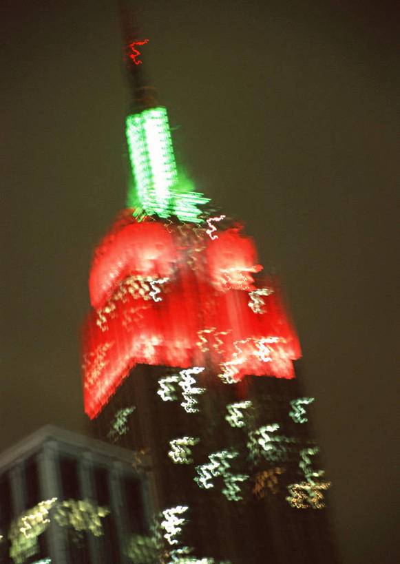 无人,高楼大厦,竖图,室外,夜晚,仰视,旅游,度假,标志建筑,城市,大厦,地标,建筑,摩天大楼,夜景,纽约,美国,阴影,朦胧,模糊,光线,影子,灯光,曼哈顿,娱乐,建设,享受,休闲,旅游胜地,放松,北美,北美洲,美洲,帝国大厦,纽约州,帝国之州,帝国州,北亚美利加洲,亚美利加洲,帝国州大厦,彩图,低角度拍摄,大楼,高层建筑,高楼,摩天楼,曼哈顿岛