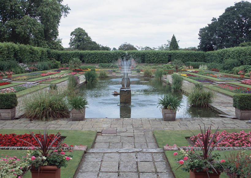 无人,横图,室外,白天,正面,旅游,度假,花海,花圃,植物,标志建筑,地标,建筑,喷泉,叶子,英国,欧洲,伦敦,阴影,环保,盛开,光线,影子,景观,云,云朵,防护,首都,花蕾,云彩,文化,娱乐,建设,肯辛顿花园,花,花瓣,花朵,花卉,鲜花,树,树木,蓝色,绿色,白云,蓝天,天空,阳光,自然,花丛,花束,花田,天,花苞,花蕊,品味,享受,休闲,旅游胜地,放松,生长,晴朗,成长,西欧,美好,美妙,间隔,水景,大不列颠,大不列颠及北爱尔兰联合王国,美观,雅观,大不列颠联合王国,日不落英帝国,雾都,绿篱,生篱,树篱,植篱,设计,晴空,彩图