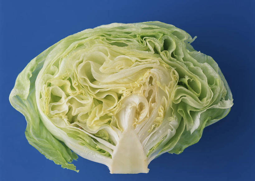 无人,横图,俯视,室内,特写,白天,餐桌,桌子,蔬菜,椰菜,卷心菜,切开,阴影,蓝色背景,新鲜,反射,影子,食品,半个,食物,绿色,切,一半,甘蓝,摄影,有机食品,绿色食品,影棚,餐台,剖面,切面,甘蓝菜,结球甘蓝,甘兰,包心菜,彩图,高角度拍摄,影棚拍摄,拍摄