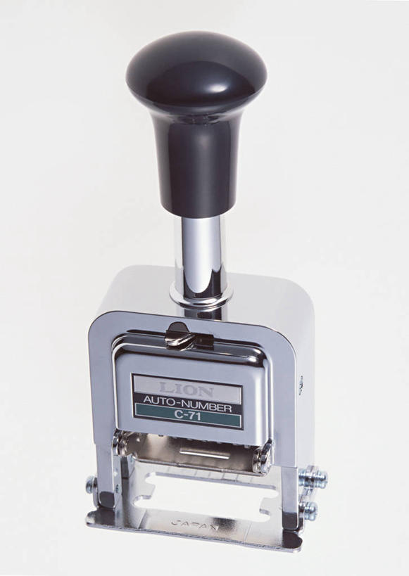 无人,竖图,室内,特写,白天,白色背景,正面,静物,阴影,反射,影子,办公用品,一个,摄影,影棚,单个,印章,日期戳,日期章,日期胶皮印,日期胶皮印章,日期胶皮章,日期印,日期印章,彩图,影棚拍摄,拍摄