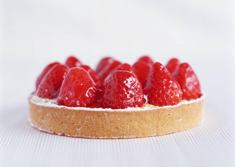 点心,无人,横图,俯视,室内,特写,白天,白色背景,下午茶,桌面,桌子,草莓,浆果,水果,阴影,新鲜,反射,木制,影子,生食,食品,果实,蛋挞,食物,糕点,一个,红色,木制品,摄影,有机食品,绿色食品,影棚,单个,蛋塔,洋莓,水果皇后,红莓,地莓,彩图,高角度拍摄,影棚拍摄,拍摄,草莓蛋挞