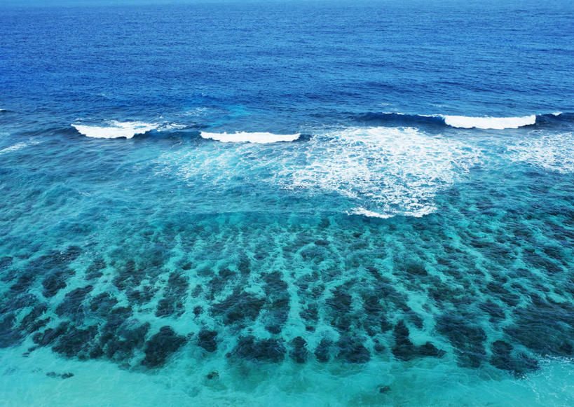 无人,横图,俯视,室外,白天,旅游,度假,海浪,海洋,美景,日本,亚洲,阴影,光线,影子,景观,浪花,娱乐,冲绳,阳光,自然,海水,享受,休闲,景色,放松,冲绳县,自然风光,海景,东亚,琉球群岛,日本国,九州地方,八重山群岛,大海,风浪,海,海水的波动,近岸浪,涌浪,彩图,高角度拍摄,八重山郡