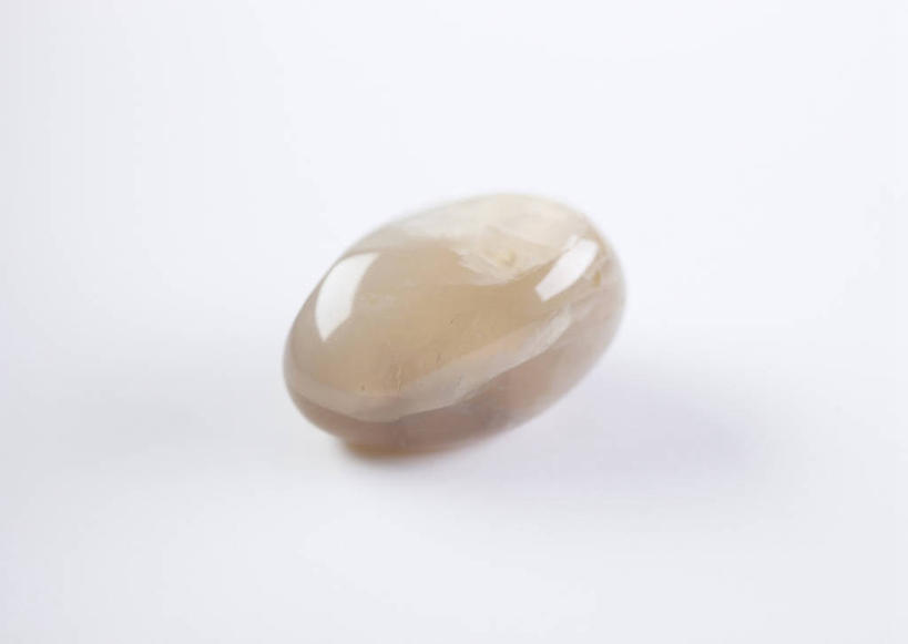 无人,横图,俯视,室内,特写,白天,白色背景,石头,静物,一块,阴影,反射,石子,影子,白色,摄影,影棚,长石,石块,岩石,彩图,高角度拍摄,影棚拍摄,拍摄,微斜长石,月长石,月光石,月光石引