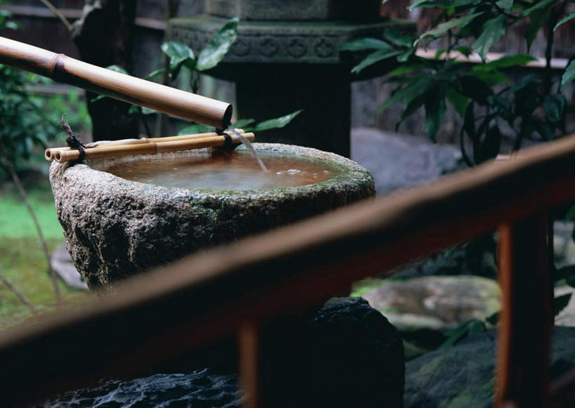 无人,横图,俯视,室外,特写,白天,纯洁,石头,美景,水,植物,竹子,飞溅,日本文化,溅,石子,液体,勺子,庭院,池塘,景观,水池,水滴,院子,茶道,文化,水珠,树,树木,绿色,自然,调羹,汤匙,景色,生长,成长,道具,园林,茶艺,环境,高雅,喷洒,自然风光,东亚文化,礼法,修行,奉献,质朴,正直,担当,石块,岩石,竹,彩图,高角度拍摄,茶庭,露地,蹲踞,奋进,操守,四君子,岁寒三友,性坚,虚怀,虚心,茶文化,善群,卓尔