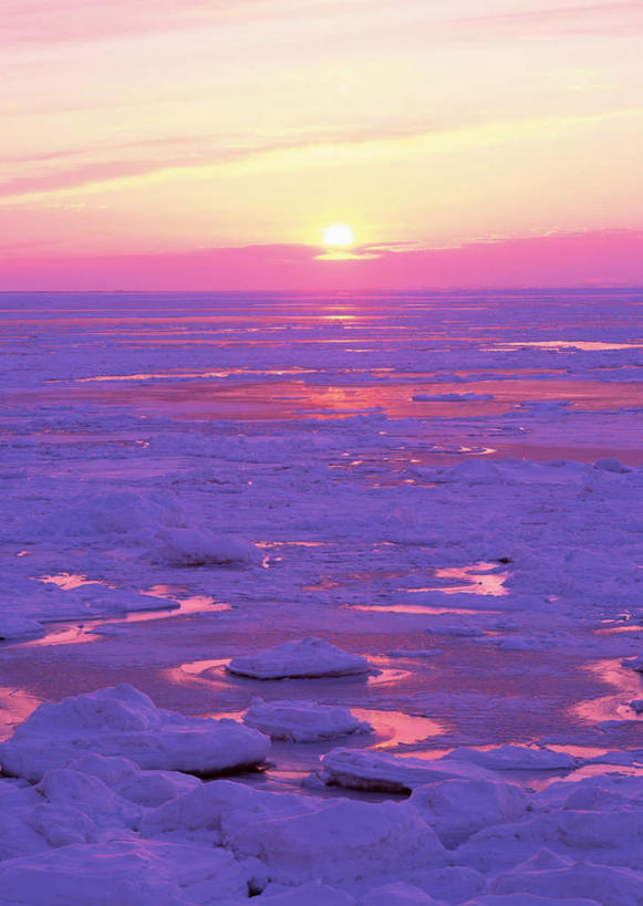 无人,竖图,室外,白天,正面,旅游,度假,冰山,海浪,海洋,美景,日落,山,北海道,日本,亚洲,冰,景观,浪花,山峰,晚霞,霞光,落日,山峦,娱乐,冰川,自然,海水,黄昏,享受,休闲,景色,彩霞,放松,寒冷,冰冷,自然风光,冰河,海景,东亚,日本国,北海道地方,北海道岛,严寒,冰凉,酷寒,凛冽,凛凛,极冷,知床半岛,夕照,薄暮,大海,风浪,海,海水的波动,近岸浪,涌浪,夕阳,彩图,傍晚,斜阳