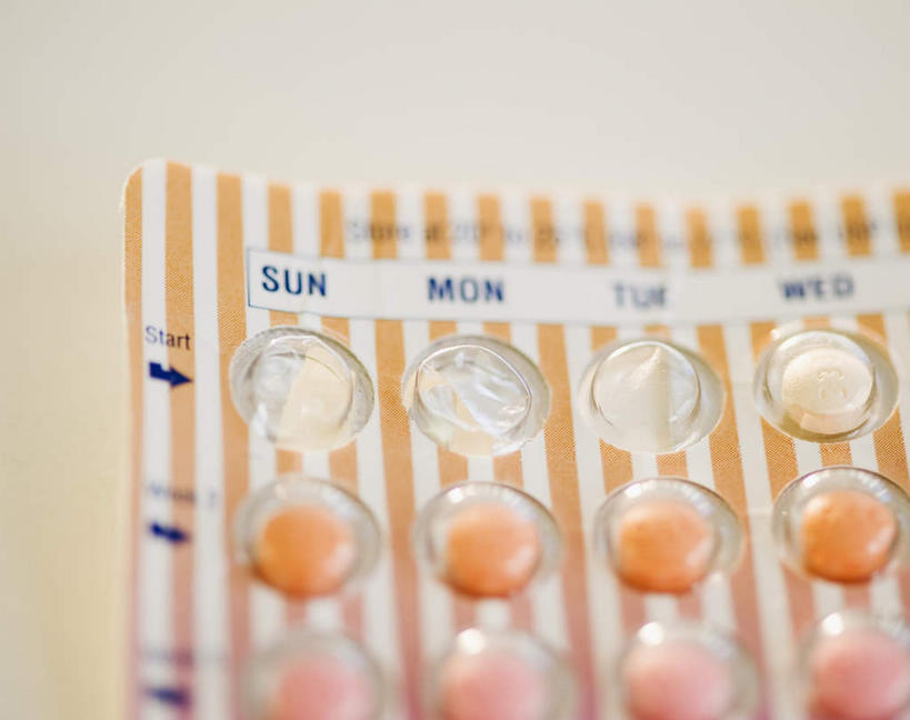 无人,横图,俯视,室内,特写,白天,安全,静物,一排,许多,阴影,朦胧,模糊,整齐,反射,包装,包装纸,铝箔纸,锡箔纸,药剂,药丸,影子,纸,防护,纸张,药片,排列,一个,药品,治疗,摄影,影棚,单个,保护,药物,医疗,包装材料,队列,保险,预防,锡箔,铝箔,平安,彩图,高角度拍摄,影棚拍摄,拍摄