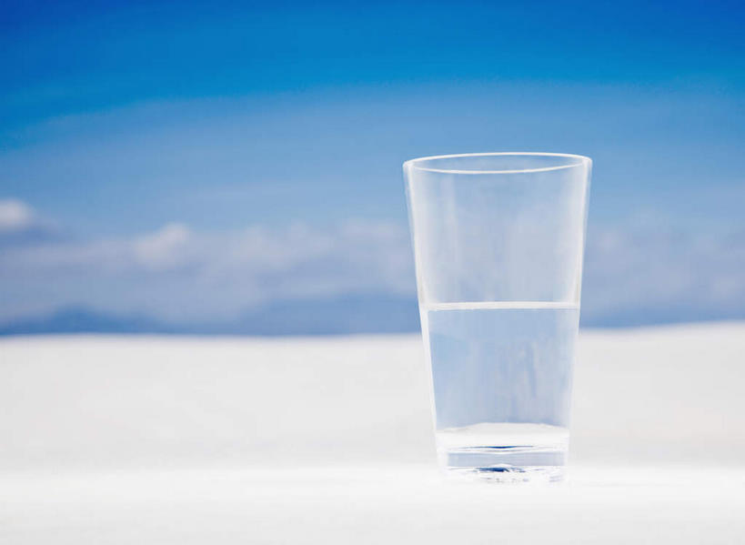 无人,公园,横图,室外,特写,白天,正面,美景,沙漠,水,杯子,美国,阴影,朦胧,模糊,光线,液体,影子,景观,云,云朵,云彩,饮用水,玻璃制品,蓝色,白云,蓝天,天空,阳光,自然,水杯,矿泉水,天,景色,晴朗,北美,北美洲,国家公园,自然风光,美洲,蒸馏水,新墨西哥,新墨西哥州,北亚美利加洲,亚美利加洲,迷人之地,迷人之州,白沙国家纪念碑,白沙国家公园,玻璃杯,大漠,砂漠,晴空,彩图