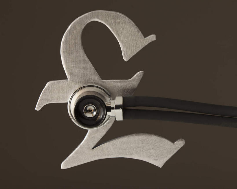 无人,横图,室内,特写,白天,正面,静物,阴影,反射,标志,钱币,文字,影子,字符,字母,标识,一个,听诊器,金融,摄影,影棚,经济,英镑,褐色背景,单个,医疗设备,医疗器械,医疗工具,流通,贸易,检测工具,货币,彩图,影棚拍摄,拍摄