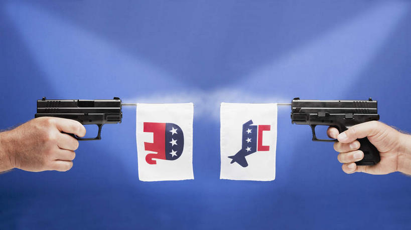 西方人,手,两个人,横图,室内,特写,白天,侧面,竞争,旗帜,欧洲,欧洲人,对抗,握,蓝色背景,冲突,枪支,两把,拿,拿着,破坏,旗子,手部,武器,战争,握着,摄影,手枪,影棚,损坏,攻击,威胁,对立,矛盾,兵器,防御,枪械,弹夹,敌对,挫败,斗争,抗拒,抗衡,杀伤,威慑,旌旗,旗号,共和党,民主党,子弹夹,危险,男人,男性,中年男性,白种人,半身,彩图,影棚拍摄,拍摄