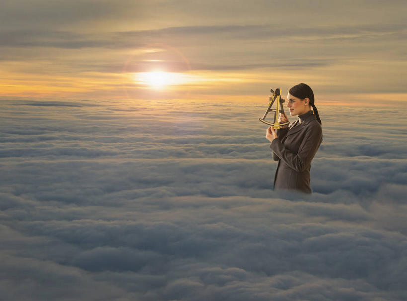 西方人,一个人,站,举,笑,微笑,横图,室内,白天,正面,数码,科技,日出,太阳,欧洲,欧洲人,仅一个年轻女性,仅一个女性,仅一个人,握,阴影,服装,网络,测量,刻度,云,云朵,朝霞,晨曦,黎明,高光,几何,计算机图形,拿,合成,云彩,拿着,注视,休闲装,衣服,白云,阳光,观察,看,托,站着,休闲,休闲服,握着,角度,服饰,观看,测量工具,电脑合成图,数码合成图,察看,衡量,绘图,合成图,关注,六分仪,比例,测绘,写实,具体,具象,量具,量仪,标度,夹角,年轻女性,女人,女性,白种人,朝阳,举起,举手,举着,向上举,向上伸,向上托,站立,半身,彩图,卯时,破晓,日始,光学仪器