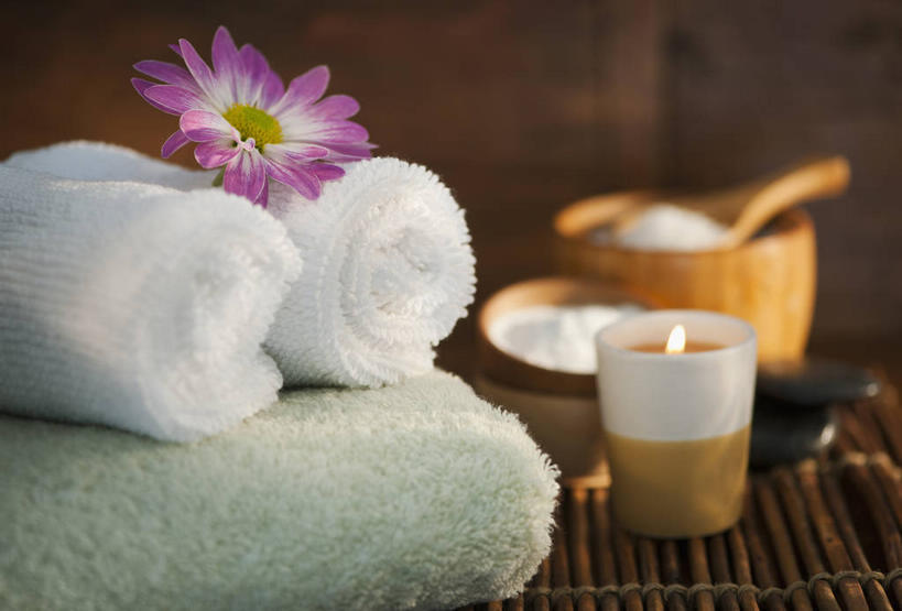 无人,横图,室内,特写,白天,正面,化妆,美容,蜡烛,护肤,朦胧,模糊,盛开,纺织物,花蕾,花,花瓣,花朵,鲜花,香薰,毛巾,洗浴用品,花苞,花蕊,清洁,保养,享受,休闲,放松,保健,芳香疗法,保暖,浴盐,护肤品,护肤用品,舒心,舒缓,透气,养颜,防水,去污,紧肤,嫩肤,减压,储水,耐磨,吸水,烛炬,香薰疗法,洗涤,彩图,香薰蜡烛