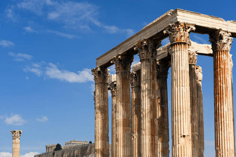 无人,横图,室外,白天,仰视,旅游,度假,石头,名胜古迹,标志建筑,地标,建筑,希腊,欧洲,一排,阴影,遗迹,整齐,光线,石子,影子,柱子,云,云朵,首都,豪华,云彩,古迹,文物,娱乐,建设,古建筑,废墟,排列,蓝色,白云,蓝天,天空,阳光,天,享受,休闲,旅游胜地,放松,晴朗,队列,雅典,古文明,希腊共和国,科林斯柱式,富丽,阿提卡,阿提卡大区,柱式,石块,岩石,晴空,彩图,低角度拍摄,宙斯神庙