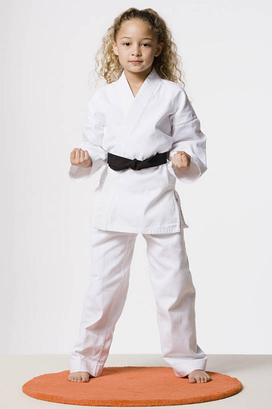 西方人,儿童,一个人,站,闭眼,竖图,室内,白天,白色背景,正面,锻炼,纯洁,运动,柔道,纺织品,欧洲,欧洲人,仅一个女性,仅一个人,握,服装,毯子,纺织,小孩,衣服,白色,垫子,站着,仅一个小孩,可爱,童年,童趣,握着,摄影,服饰,影棚,衣着,穿着,门垫,柔道服,童真,烂漫,无邪,衣饰,体育,天真,女孩,女人,女性,白种人,孩子,闭眼睛,闭着眼,闭着眼睛,站立,彩图,全身,影棚拍摄,健身,拍摄,女生,练功服