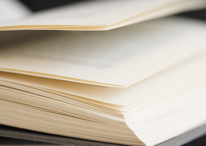 无人,横图,室内,特写,白天,正面,静物,书籍,一本,阴影,黑色背景,朦胧,模糊,反射,影子,打开,翻开,摄影,影棚,掀开,书,图书,彩图,影棚拍摄,拍摄