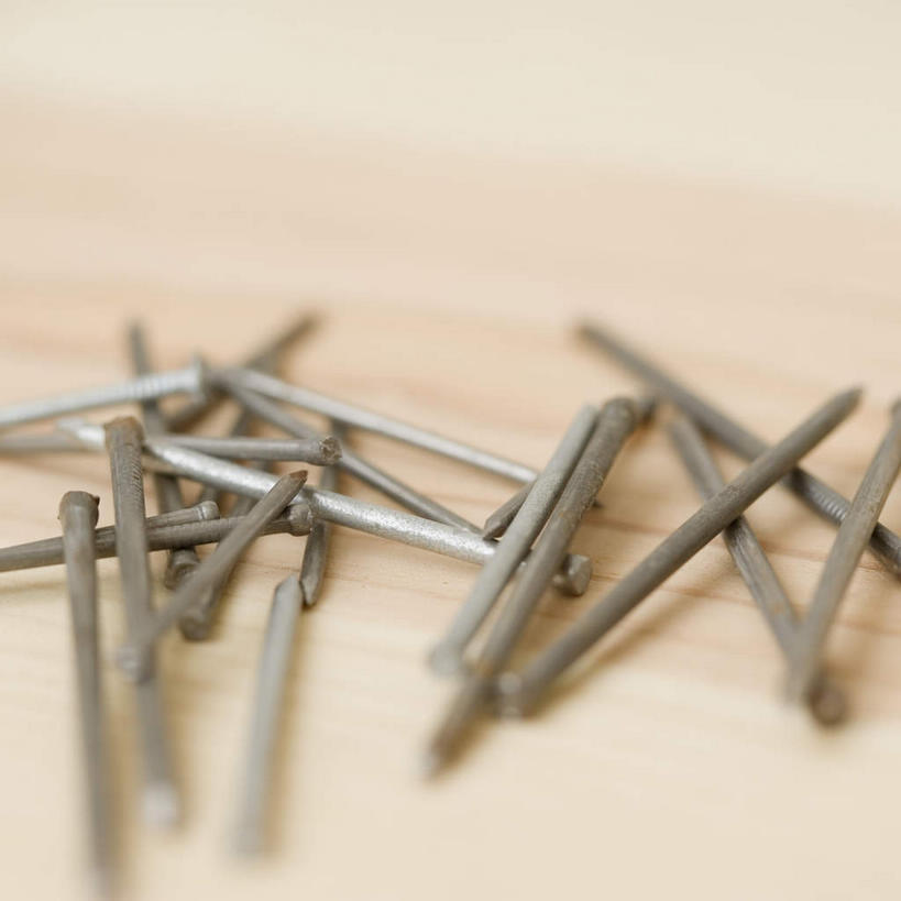 无人,方图,俯视,室内,特写,白天,静物,一堆,许多,阴影,堆叠,堆积,朦胧,模糊,反射,钉子,木材,影子,木柴,木料,堆,五金,紧固,牢固,彩图,高角度拍摄,稳固