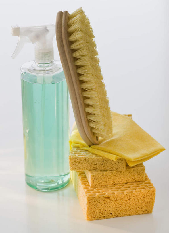 无人,竖图,俯视,室内,特写,白天,白色背景,静物,一堆,阴影,堆叠,堆积,反射,海绵,影子,玻璃制品,玻璃瓶,瓶子,刷子,摄影,影棚,堆,清洁用具,彩图,高角度拍摄,影棚拍摄,拍摄