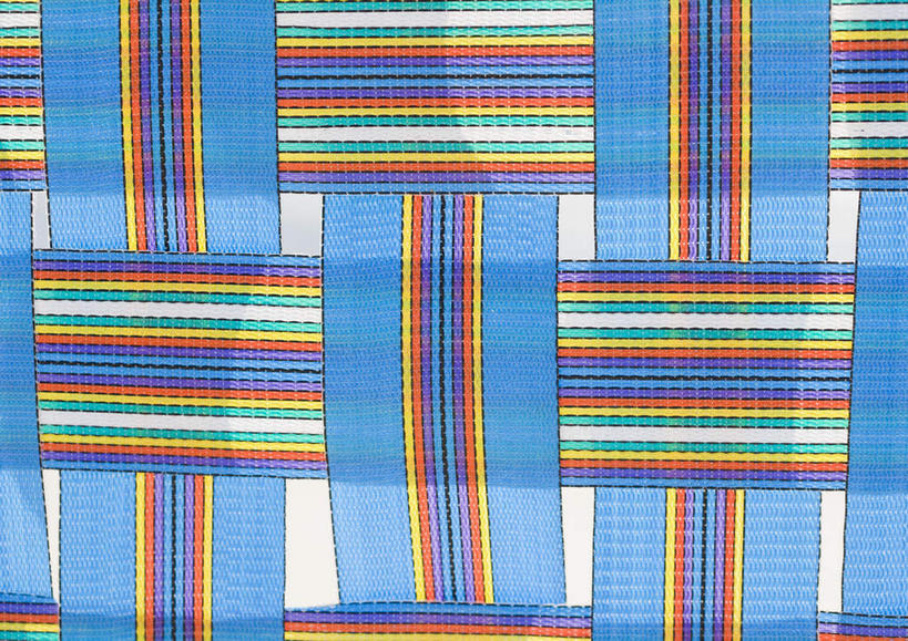 无人,交叉,横图,室外,特写,白天,正面,静物,椅子,阴影,条纹,朦胧,模糊,反射,纹路,纹理,影子,躺椅,蓝色,沙滩椅,肌理,相交,交集,彩图