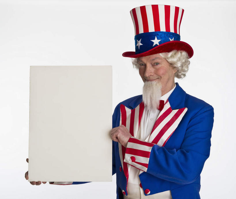 西方人,胡须,一个人,站,笑,微笑,横图,室内,白天,白色背景,正面,指示牌,旗帜,国旗,帽子,欧洲,欧洲人,仅一个男性,仅一个人,握,阴影,服装,反射,标志,广告牌,影子,注视,礼帽,标识,星条旗,衣服,观察,看,站着,仅一个老年男性,握着,美国国旗,摄影,服饰,影棚,观看,察看,衣着,穿着,关注,表演服,演出服,山姆大叔,一顶,衣饰,道具服,老年男性,男人,男性,白种人,山羊胡,胡子,旗,站立,半身,彩图,影棚拍摄,拍摄,美利坚合众国国旗