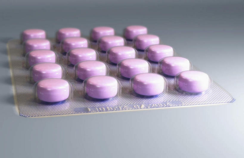 无人,横图,室内,特写,白天,白色背景,正面,安全,静物,药剂,药丸,防护,药片,红色,药品,治疗,保护,药物,医疗,保险,预防,一板,平安,彩图