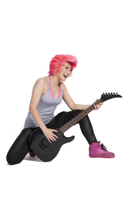 东方人,一个人,跳舞者,坐,竖图,室内,白天,白色背景,侧面,跳舞,亚洲,仅一个年轻女性,仅一个女性,仅一个人,一把,握,服装,背心,电吉他,乐器,弦乐器,弹奏,拿,演奏,拿着,注视,黄种人,衣服,观察,看,握着,摄影,服饰,影棚,观看,街舞,察看,嘻哈,衣着,穿着,关注,摄影棚,弹拨弦鸣乐器,舞姿,衣饰,年轻女性,女人,女性,亚洲人,舞蹈家,舞蹈演员,舞者,坐着,彩图,全身,影棚拍摄,拍摄,舞蹈,弹拨弦乐器,电吉它