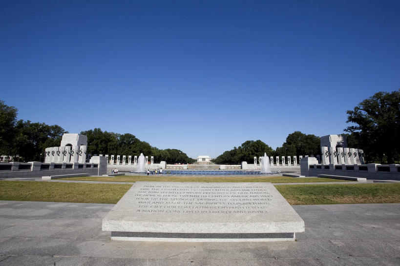 无人,横图,室外,白天,正面,旅游,度假,美景,水,植物,城市风光,标志建筑,城市,地标,建筑,喷泉,美国,阴影,飞溅,溅,光线,液体,影子,景观,水滴,首都,文化,娱乐,建设,水珠,树,树木,蓝色,绿色,蓝天,天空,阳光,自然,天,品味,享受,休闲,景色,放松,生长,晴朗,成长,北美,北美洲,喷洒,美洲,水景,华盛顿特区,万里无云,华盛顿哥伦比亚特区,华府,北亚美利加洲,亚美利加洲,美观,二战纪念碑,设计,晴空,晴空万里,彩图,美国国家二战纪念碑,美利坚合众国