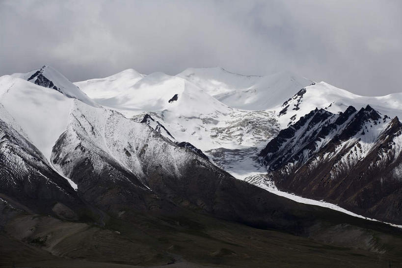 无人,横图,俯视,室外,白天,旅游,度假,美景,森林,山,树林,雪,雪山,植物,大雪,亚洲,冰,积雪,景观,山峰,乌云,雪景,云,阴天,云朵,冬季,冬天,山峦,云彩,娱乐,树,树木,绿色,天空,自然,天,享受,休闲,景色,放松,寒冷,生长,成长,冰冷,昏暗,阴沉,自然风光,东亚,严寒,冰凉,酷寒,凛冽,凛凛,极冷,喀喇昆仑山脉,彩图,高角度拍摄,黑河之山,黑水之山