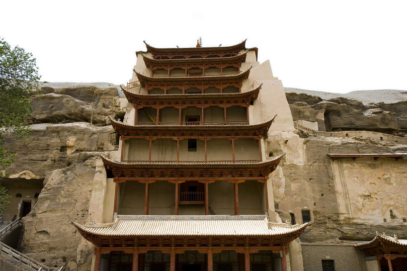 无人,寺庙,栏杆,横图,室外,白天,仰视,旅游,度假,石头,名胜古迹,山,植物,窗户,标志建筑,地标,建筑,敦煌,中国,亚洲,一排,许多,阴影,节日,遗迹,整齐,光线,石子,瓦片,影子,柱子,墙,屋檐,山峰,围栏,山峦,很多,燃烧,古迹,文化,文物,娱乐,建设,古建筑,护栏,檐,玻璃窗,墙壁,墙面,树,树木,排列,绿色,天空,阳光,自然,香火,庙宇,天,祈祷,享受,休闲,健康,旅游胜地,放松,许愿,宗教,信仰,生长,成长,纪念,祈求,队列,古文明,东亚,甘肃,甘肃省,莫高窟,中华人民共和国,西北地区,甘,酒泉,酒泉市,千佛洞,平安,石块,岩石,彩图,低角度拍摄,庙,寺,敦煌莫高窟