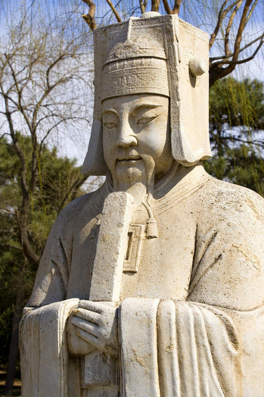 东方人,一个人,无人,站,竖图,室外,白天,正面,民族服装,旅游,度假,名胜古迹,植物,标志建筑,地标,建筑,雕塑,北京,十三陵,中国,亚洲,仅一个男性,仅一个人,握,阴影,遗迹,艺术,装饰,光线,雕刻,雕像,影子,云,云朵,首都,云彩,黄种人,古迹,文化,文物,娱乐,建设,古建筑,树,树木,一个,蓝色,绿色,白云,蓝天,天空,阳光,自然,工艺品,天,站着,仅一个老年男性,享受,休闲,旅游胜地,放松,握着,生长,晴朗,单个,成长,纪念,美术,中国文化,主题,汉服,陈列,古文明,东亚,中华人民共和国,北京市,京,北平,华北地区,功能,美学,昌平区,明十三陵,汉衣冠,汉装,华服,天寿山,老年男性,男人,男性,亚洲人,晴空,站立,半身,彩图,传统服装,民俗服,具服,朝服,传统文化,昌平,朝板,笏,笏板,手板,玉板