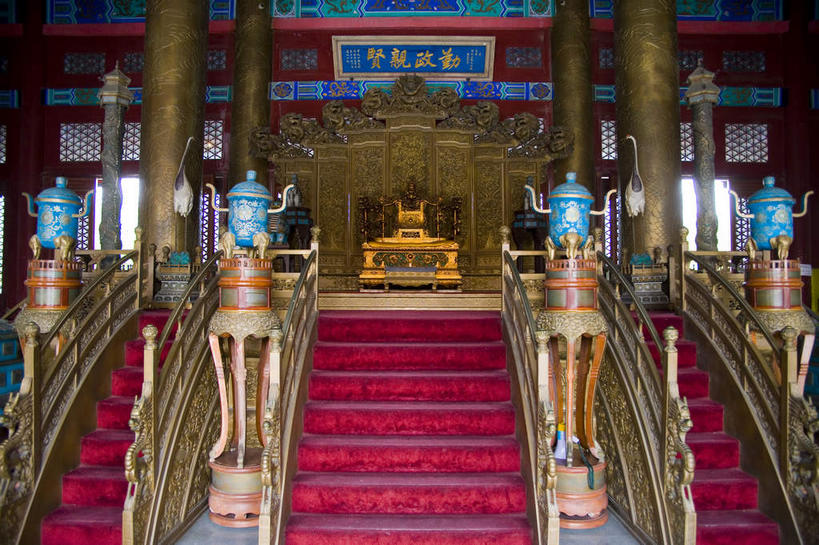 无人,宫殿,栏杆,横图,室内,白天,正面,旅游,度假,名胜古迹,楼梯,标志建筑,地标,建筑,椅子,雕塑,中国,亚洲,一把,遗迹,艺术,装饰,纹路,标志,雕刻,扶手,牌匾,文字,纹理,柱子,字符,阶梯,古迹,文化,文物,娱乐,标识,建设,古建筑,护栏,台阶,红色,工艺品,享受,休闲,汉字,旅游胜地,放松,纪念,美术,宫廷,中文,主题,陈列,古文明,东亚,广东,珠海,广东省,肌理,中华人民共和国,华南地区,功能,美学,粤,国文,华文,珠海市,王宫,彩图,皇宫,圆明新园