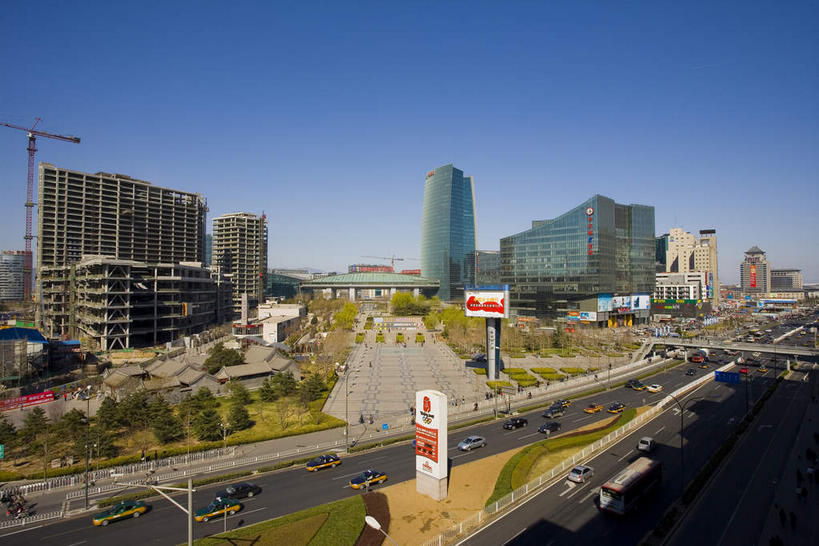 无人,家,高楼大厦,横图,室外,白天,正面,旅游,度假,技术,草地,草坪,植物,窗户,落地窗,标志建筑,大厦,道路,地标,建筑,路,摩天大楼,公路,北京,中国,亚洲,一排,许多,阴影,整齐,并列,并排,光线,影子,支架,房屋,屋子,分界线,停车线,交通,首都,很多,娱乐,设备,建设,楼房,玻璃窗,架子,脚手架,住宅,草,树,树木,排列,施工,蓝色,绿色,蓝天,天空,阳光,自然,建筑工地,天,享受,休闲,机械,起重机,旅游胜地,放松,生长,晴朗,成长,吊机,车行道,车行道分界线,支撑,固定,工程,队列,标线,平行,玻璃幕墙,东亚,车行线,海淀区,中关村,万里无云,中华人民共和国,北京市,京,北平,华北地区,地盘,建筑地盘,施工地盘,晴空,晴空万里,马路,彩图,房子,大楼,高层建筑,高楼,工地,摩天楼,稳固,国家自主创新示范区,中关村科技园,中钢国际广场,中关村E世界,中关村西区