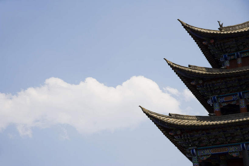 无人,家,横图,室外,白天,仰视,旅游,度假,名胜古迹,标志建筑,地标,建筑,大理,中国,亚洲,阴影,遗迹,光线,瓦片,影子,房屋,屋檐,屋子,云,云朵,云彩,古迹,文物,娱乐,建设,古建筑,楼房,云南,檐,住宅,蓝色,白云,蓝天,天空,阳光,天,享受,休闲,旅游胜地,放松,晴朗,古文明,东亚,云南省,中华人民共和国,西南地区,滇,大理州,大理白族自治州,晴空,彩图,低角度拍摄,房子,飞檐