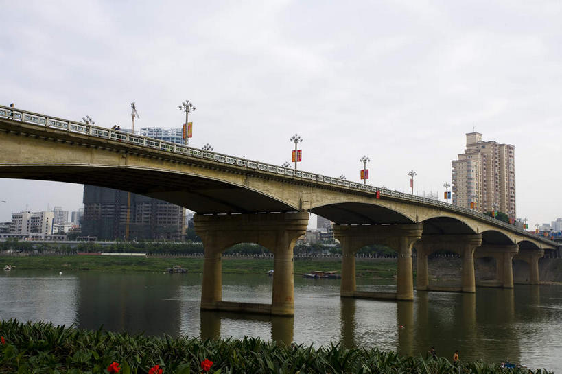 无人,高楼大厦,横图,室外,白天,正面,度假,河流,美景,水,城市风光,城市,大桥,大厦,建筑,摩天大楼,桥梁,中国,亚洲,柱子,河水,景观,水流,乌云,云,阴天,云朵,桥,云彩,娱乐,倒影,天空,天,享受,休闲,景色,放松,广西,倒映,昏暗,阴沉,东亚,南宁,跨线桥,广西壮族自治区,首府,中华人民共和国,桂,华南地区,南宁市,反照,彩图,大楼,高层建筑,高楼,摩天楼