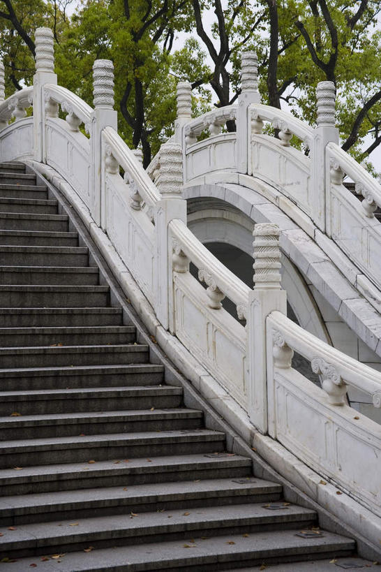 无人,栏杆,竖图,室外,白天,正面,旅游,度假,美景,植物,楼梯,桥梁,桂林,中国,亚洲,阴影,光线,扶手,影子,阶梯,景观,桥,娱乐,石桥,护栏,拱桥,台阶,树,树木,绿色,阳光,自然,享受,休闲,景色,放松,拱形,生长,成长,人行桥,广西,石拱桥,自然风光,东亚,漓江,阳朔,杉湖,广西壮族自治区,中华人民共和国,桂林市,桂,华南地区,阳朔县,秀峰区,榕湖,桃花江,彩图,桂湖,桂林山水,榕杉湖,榕杉湖景区,壕塘,两江四湖,木龙湖,漂帛塘,西清宝贤壕