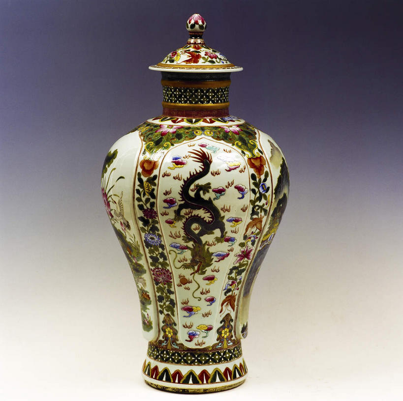 无人,横图,室内,特写,白天,正面,绘画,静物,花瓶,蓝色背景,艺术,纹路,纹理,陶瓷,陶瓷制品,古典,文化,一个,瓶子,工艺品,品味,摄影,影棚,单个,美术,高雅,国画,水墨画,肌理,美学,水墨,彩图,影棚拍摄,拍摄,中国画