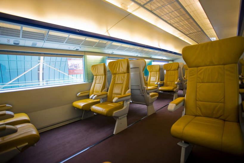 无人,横图,室内,白天,正面,度假,美景,窗户,城市风光,城市,椅子,照明,上海,中国,亚洲,一排,许多,阴影,整齐,并列,并排,光线,影子,景观,灯光,很多,娱乐,车厢,浦东,顶灯,玻璃窗,车,灯,排列,灯具,交通工具,享受,休闲,景色,放松,照亮,申,照明设备,队列,载具,磁悬浮,平行,浦东新区,东亚,上海市,磁悬浮列车,中华人民共和国,沪,华东地区,彩图,磁悬浮技术,上海磁悬浮列车