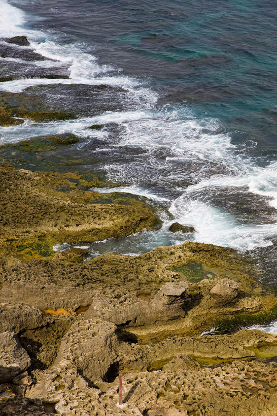 无人,竖图,俯视,室外,白天,旅游,度假,海浪,海洋,石头,美景,沙滩,台湾,中国,亚洲,许多,阴影,光线,沙子,石子,影子,海岸,景观,浪花,沙地,很多,娱乐,阳光,自然,海水,享受,休闲,景色,放松,自然风光,海景,东亚,垦丁国家公园,屏东县,港澳台,中华人民共和国,台湾省,大海,风浪,海,海水的波动,海滩,近岸浪,石块,岩石,涌浪,彩图,高角度拍摄,屏,屏东,屏县,恒春半岛,珊瑚礁岛,台