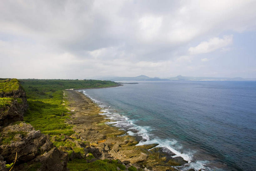 无人,横图,室外,白天,正面,旅游,度假,草地,草坪,海浪,海洋,礁石,石头,美景,植物,台湾,中国,亚洲,阴影,光线,石子,影子,景观,浪花,水平线,云,云朵,辽阔,海平线,云彩,娱乐,草,蓝色,绿色,白云,蓝天,天空,阳光,自然,海水,天,享受,休闲,广阔,景色,放松,晴朗,一望无际,自然风光,海景,东亚,垦丁国家公园,屏东县,港澳台,中华人民共和国,台湾省,无边无际,一马平川,大海,风浪,海,海水的波动,礁,近岸浪,石块,岩石,涌浪,晴空,彩图,屏,屏东,屏县,恒春半岛,珊瑚礁岛,水天相接,水天一线,台