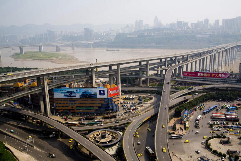 无人,家,高楼大厦,横图,俯视,航拍,室外,白天,旅游,度假,岛屿,河流,水,植物,雾,标志建筑,大桥,大厦,道路,地标,建筑,路,摩天大楼,桥梁,公路,重庆,中国,亚洲,阴影,朦胧,模糊,曲折,弯曲,光线,影子,房屋,屋子,岛,河水,水流,云,云朵,高架,桥,分界线,停车线,交通,云彩,娱乐,建设,楼房,拱桥,住宅,树,树木,蓝色,绿色,白云,蓝天,天空,阳光,自然,天,享受,休闲,旅游胜地,放松,蜿蜒,拱形,生长,晴朗,成长,车行道,车行道分界线,迷雾,鸟瞰,标线,高架桥,东亚,车行线,高架道路,跨线桥,中华人民共和国,西南地区,重庆市,渝,列岛,群岛,诸岛,大雾,晴空,马路,彩图,高角度拍摄,房子,大楼,高层建筑,高楼,摩天楼,钢拱桥,菜园坝长江大桥