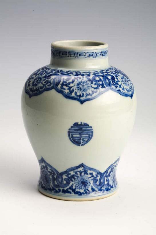 无人,竖图,室内,特写,白天,正面,静物,灰色背景,艺术,纹路,瓷器,纹理,手工艺品,陶瓷,陶瓷制品,文化,传统,一个,蓝色,容器,工艺品,摄影,影棚,单个,储藏,青花瓷,缸,高雅,储存,摄影棚,肌理,自信心,品位,磁器,白地青花瓷,青花,彩图,影棚拍摄,拍摄,贮存