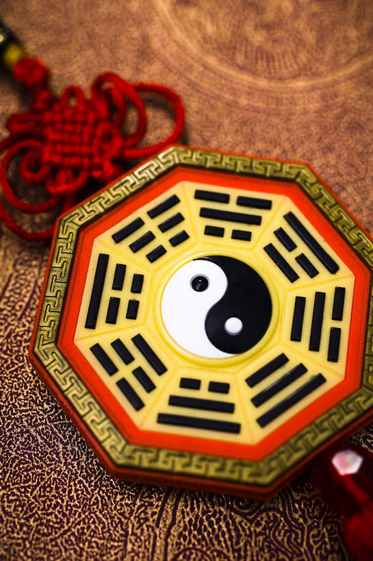 无人,竖图,俯视,室内,特写,白天,静物,艺术,装饰,手工艺品,文化,装饰品,一个,红色,装饰物,工艺品,中国结,单个,华丽,修饰,点缀,高雅,饰物,自信心,品位,衬托,美观,雅致,雅观,彩图,高角度拍摄