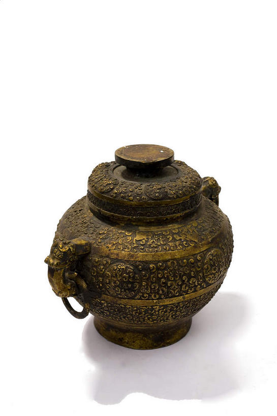 无人,竖图,俯视,室内,特写,白天,白色背景,静物,金属制品,雕塑,艺术,装饰,金属,雕刻,雕像,古典,文化,文物,一个,工艺品,摄影,影棚,单个,古董,纪念,美术,古物,摄影棚,主题,陈列,古玩,青铜,功能,美学,青铜器,彩图,高角度拍摄,影棚拍摄,拍摄,青铜制品,楚高罍,容酒器,战国楚高罍