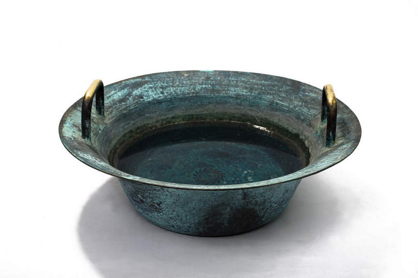 无人,横图,俯视,室内,特写,白天,静物,金属制品,阴影,灰色背景,生锈,反射,金属,影子,古典,文化,文物,一个,容器,工艺品,脸盆,摄影,影棚,单个,古董,储藏,腐蚀,侵蚀,古物,储存,摄影棚,古玩,青铜,青铜器,腐化,锈迹斑斑,彩图,高角度拍摄,影棚拍摄,拍摄,贮存,青铜制品,龙洗,鱼洗