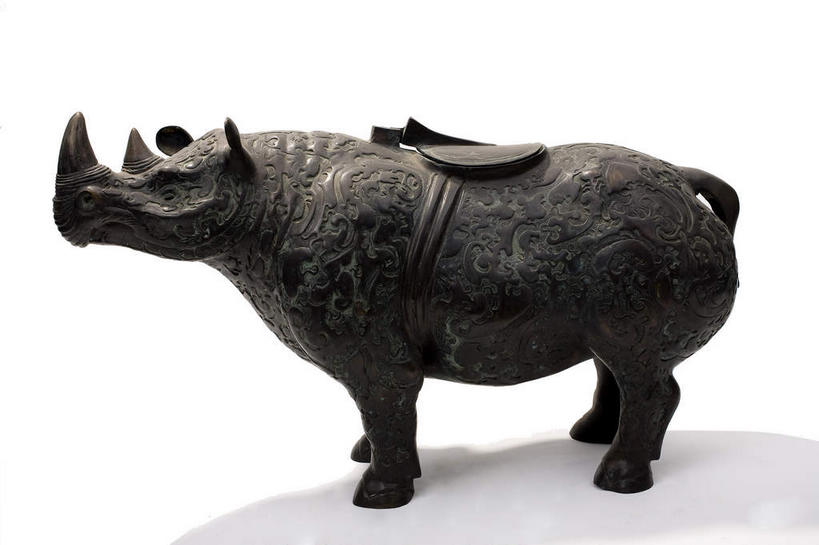 无人,横图,室内,特写,白天,白色背景,侧面,静物,杯子,金属制品,阴影,反射,金属,影子,一个,酒杯,摄影,影棚,单个,摄影棚,樽,青铜,青铜器,彩图,全身,影棚拍摄,拍摄,青铜制品,错金银云纹青铜犀尊