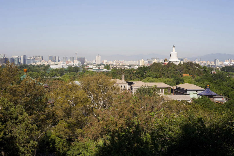 无人,公园,高楼大厦,横图,室外,白天,正面,旅游,度假,树林,植物,标志建筑,大厦,地标,建筑,摩天大楼,北海公园,北京,中国,亚洲,许多,阴影,光线,影子,塔,首都,很多,娱乐,建设,白塔,树,树木,蓝色,绿色,蓝天,天空,阳光,自然,天,享受,休闲,旅游胜地,放松,生长,晴朗,成长,东亚,万里无云,中华人民共和国,北京市,京,北平,华北地区,北京北海公园,晴空,晴空万里,彩图,大楼,高层建筑,高楼,摩天楼,北海白塔,琼华岛